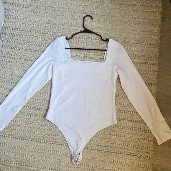 Aritzia Squareneck Contour Bodysuit - Picture 4 of 4